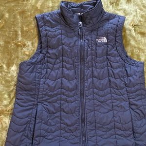 Black XL North Face vest